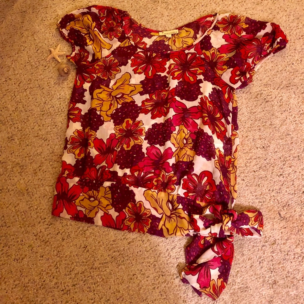 Floral Top - Picture 2 of 2